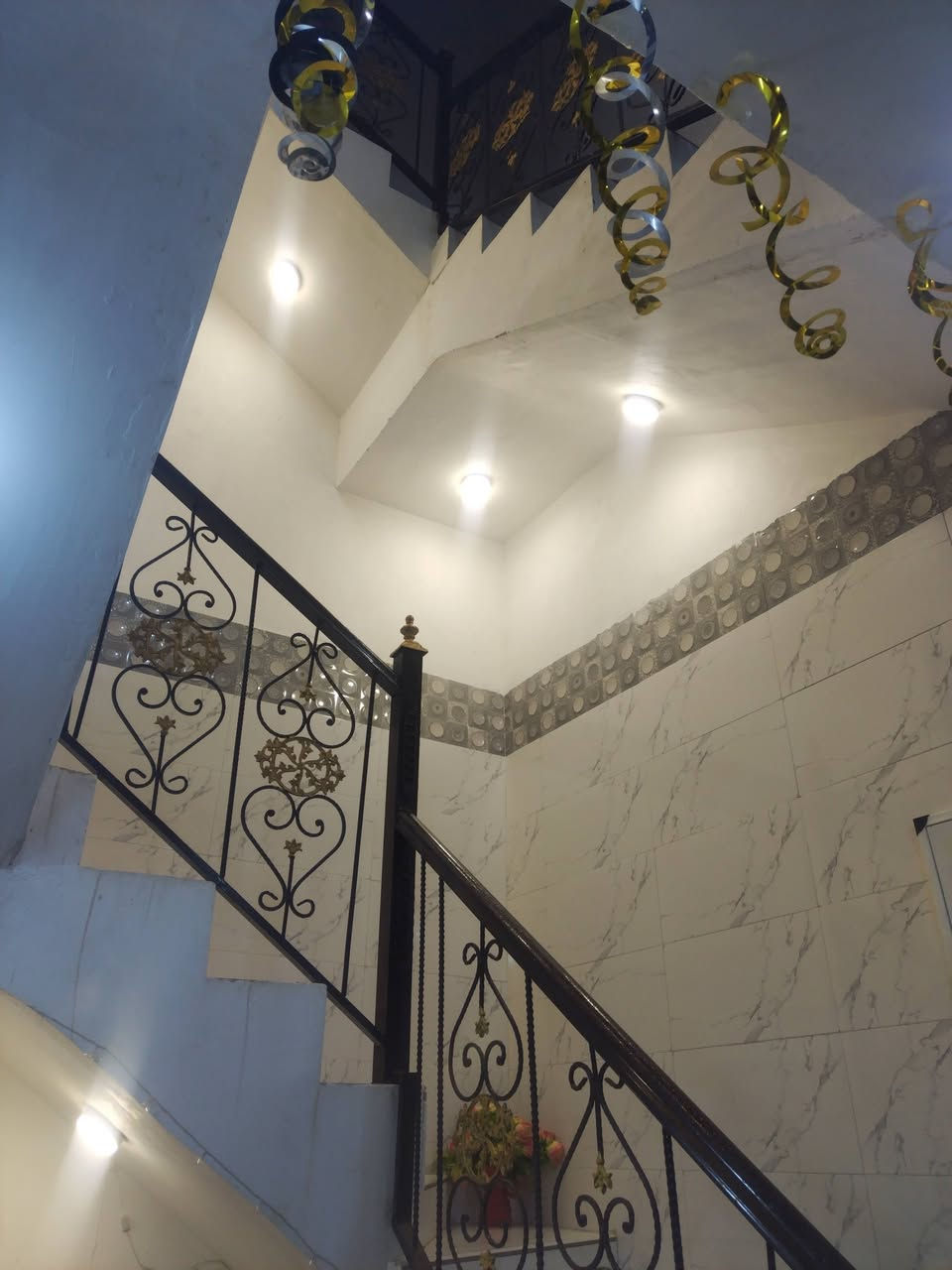 بيت للبيع زراعي سند بغداد التاجي ام العظام نزلت سيد جاسم مساحة 200متر مسلح قاطين 6غرف نوم واستقبال وصالة ومطبخ 2حمام 3داخلي خارجي سيرامبك بناء حديث تم الرد خاص ***********.منطقة مخدومة ماء كهرباء تبليط ومجاري تكرم للبزل
