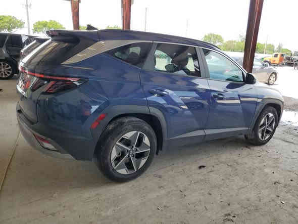 السلام عليكم توسان موديل 2025 فول مواصفات ماشية 1 الف فقط يعني زيرو بعده جديدة موعد الوصول الى عمان 10-12-2025  ترهم الي عنده كتاب شهداء او حرة السعر 145 ورقه تلفون *********** بغداد
