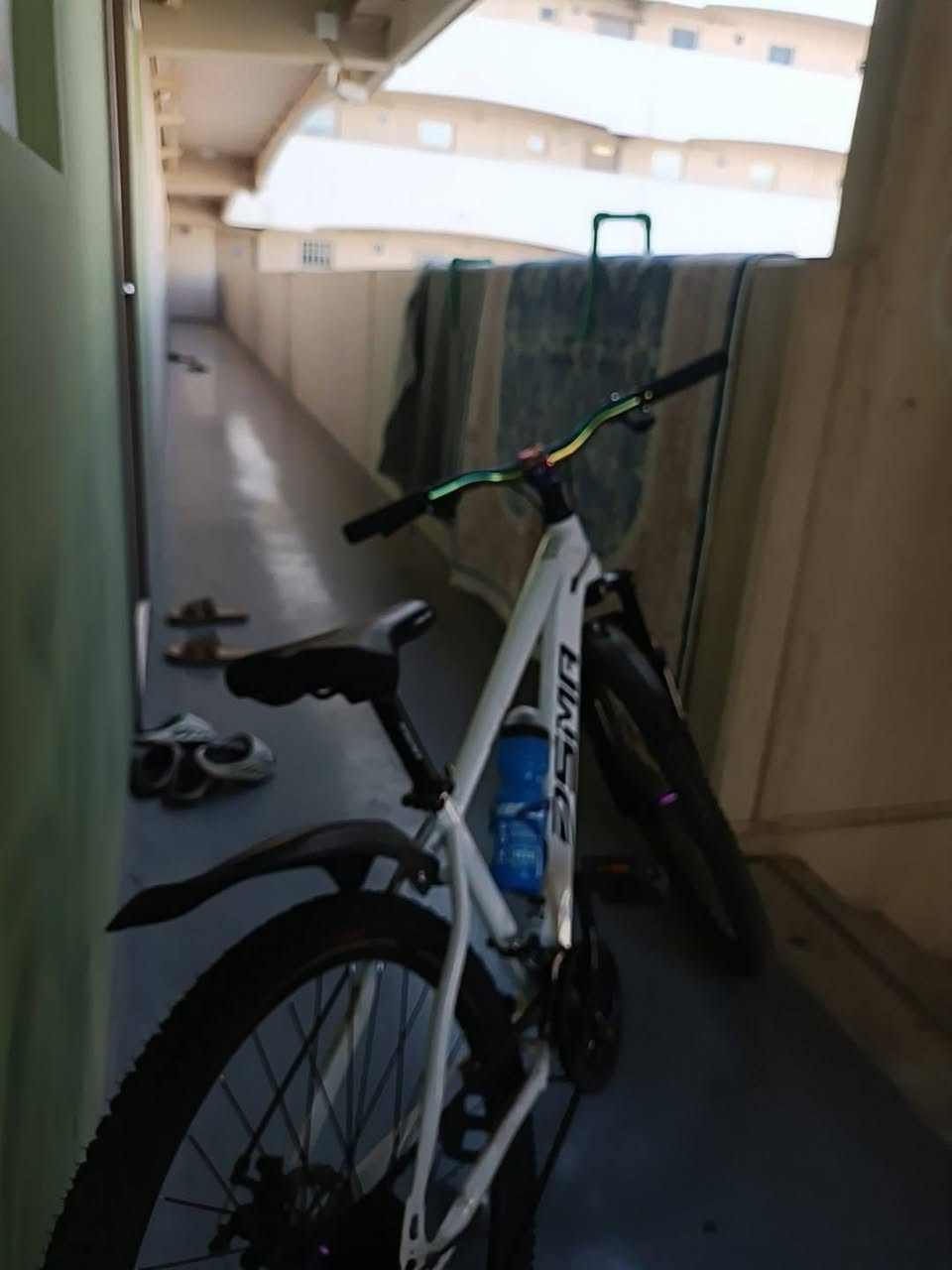 سلام عليكم بايسكل للبيع 
نوعه MT310 ياباني 
استيرن سبع الوان 
كير خلفي 7 نمر 
كير امامي 3 نمر 
استعمال قليل جداً 
مكاني بغداد بسمايه 
سعر 150 وبي مجال 
لل اتصال ***********
