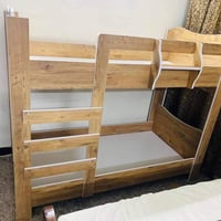 سرير طفل طابقين قياسه 90*190مستعمل نظيف السعر 150الف  للتواصل 07903911...