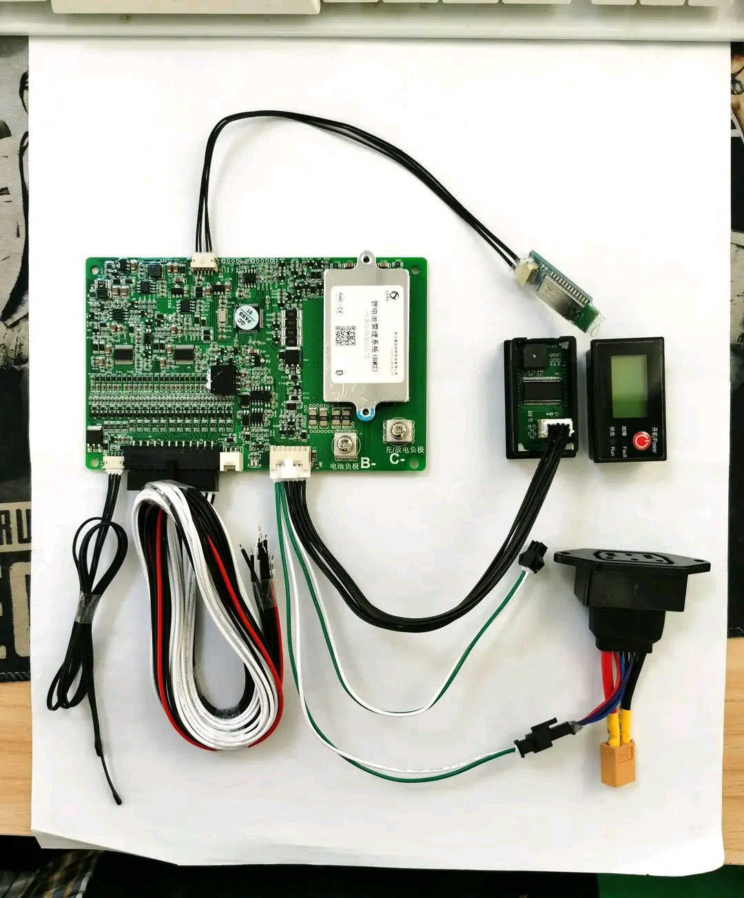 🔋 ثورة في صيانة بطاريات SOCO! 🔋
​عندك مشكلة ببطارية دراجتك؟ لا تبدلها.. صلحها! 🛠️
وفرنا لك نظام إدارة البطارية (BMS) الذكي البديل المباشر لدراجات SOCO.
​لماذا هذا الجهاز؟
✅ تحكم ذكي: راقب أداء بطاريتك (حرارة، شحن، جهد) لحظة بلحظة عبر تطبيق Yanyang.
✅ أمان عالي: حماية كاملة من الحرارة الزائدة والتفريغ العالي.
✅ سهولة الربط: مرفق معه مخطط توصيل دقيق (أرفقنا لكم الصورة للمقارنة).
​🛠️ القطعة متوفرة وبجودة أصلية.
​📩 للطلب والاستفسار: تواصل معنا عبر الرسائل***********
