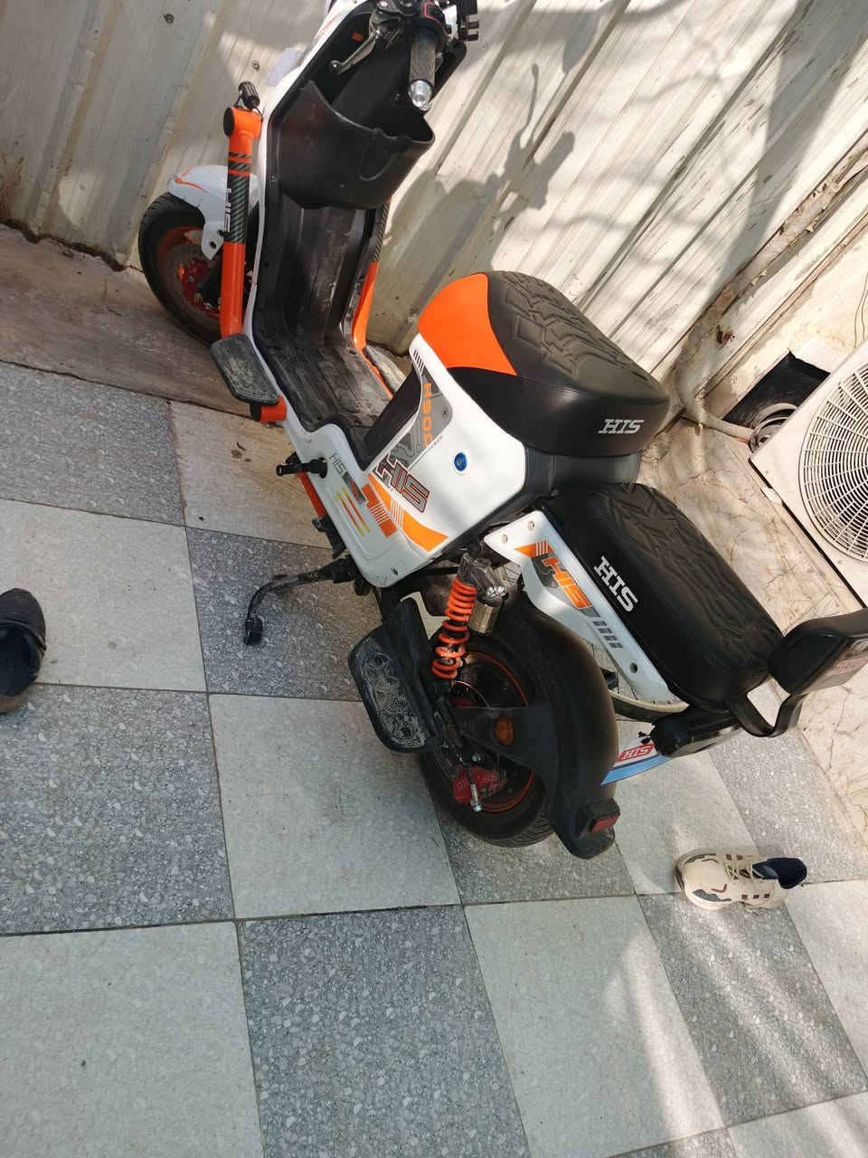 السلام عليكم دراجه شحن كلشي شغال اشاير لايت بصمه تشغيل عن بعد جديده الدراجه ترجع عليه بك أربع سرع مثبت سرعه بلوتوث لاستفسار ***********
