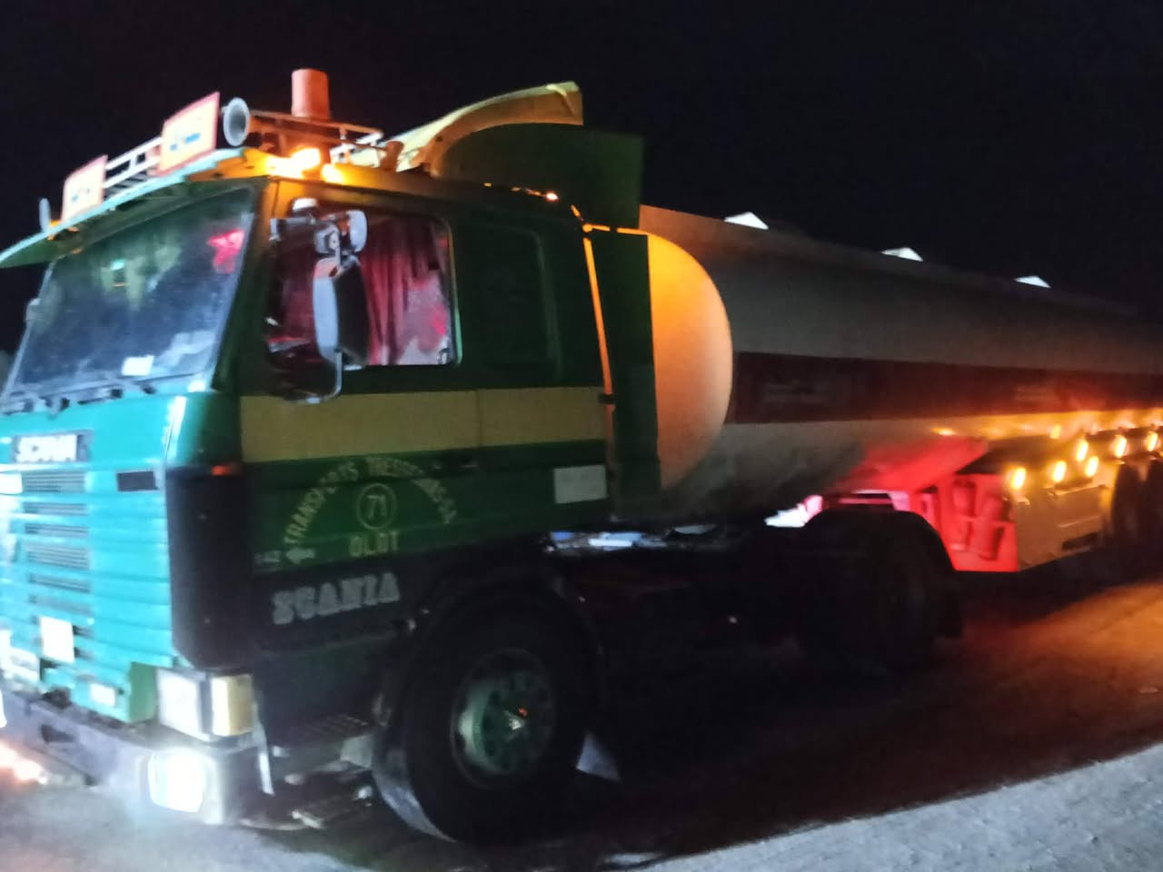 السلام عليكم
مشلح 1991  8بستم مكينه وگير بالچيس ماناقصها برغي جي بي اس طوناج وسنويه لشهر العاشر موديل جوبلس راس وعربانه حموله كل المنتوجات 36 سنتر لوك مكينه كير جاهر ماناقصه شي جاي تشتغل عالتصدير 
للإستفسار ***********/*********** سيد احمد الزويني
