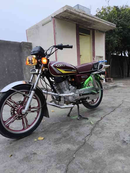 السلام عليكم دراجه ايراني للبيع مديل ٢٠٢٣ محرك ١٥٠ دراجه مكفوله ونضيفه وبلاديه السعر ٦٥٠ وبيه مجال ***********
