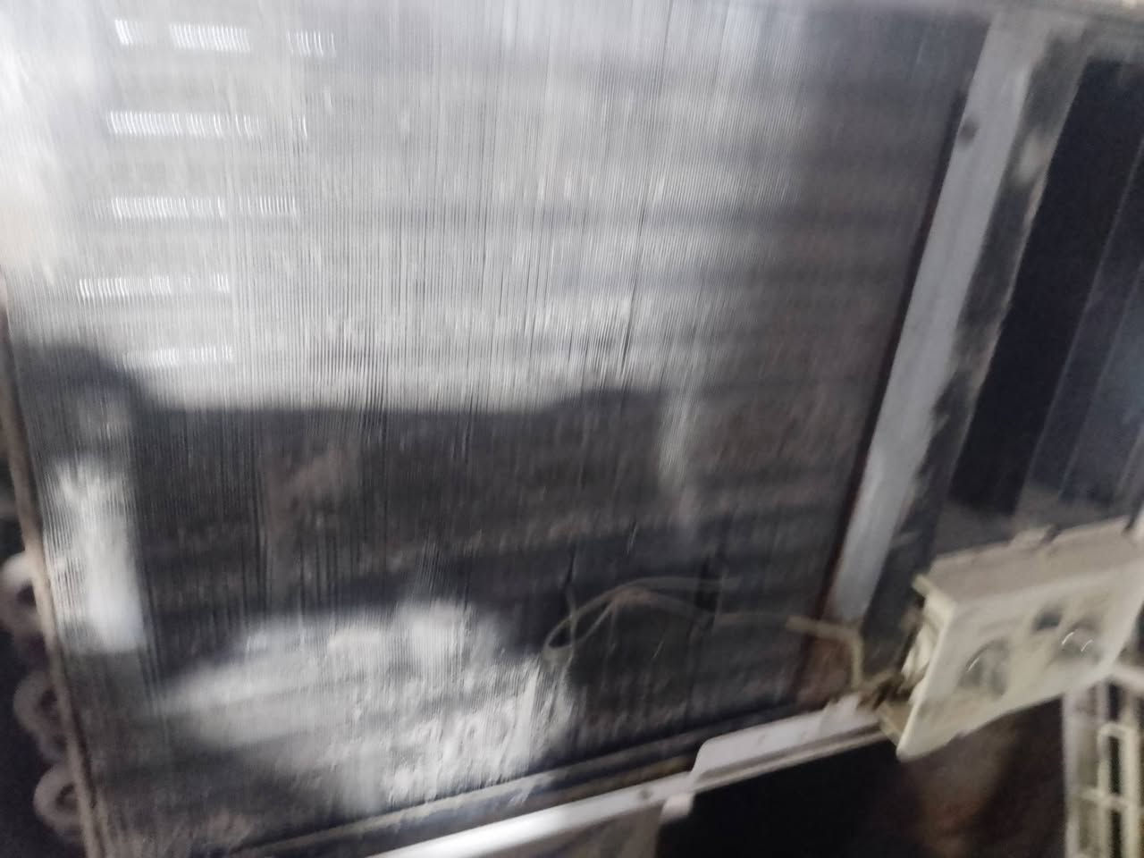 السلام عليكم مكيفات عدد 2 واحد كري وثاني ميديه مادخلت تصليح ع وضع الشركه وضمان سعر الوحد 225الف مكاني بلنجف حي مهندسين رقم ***********
