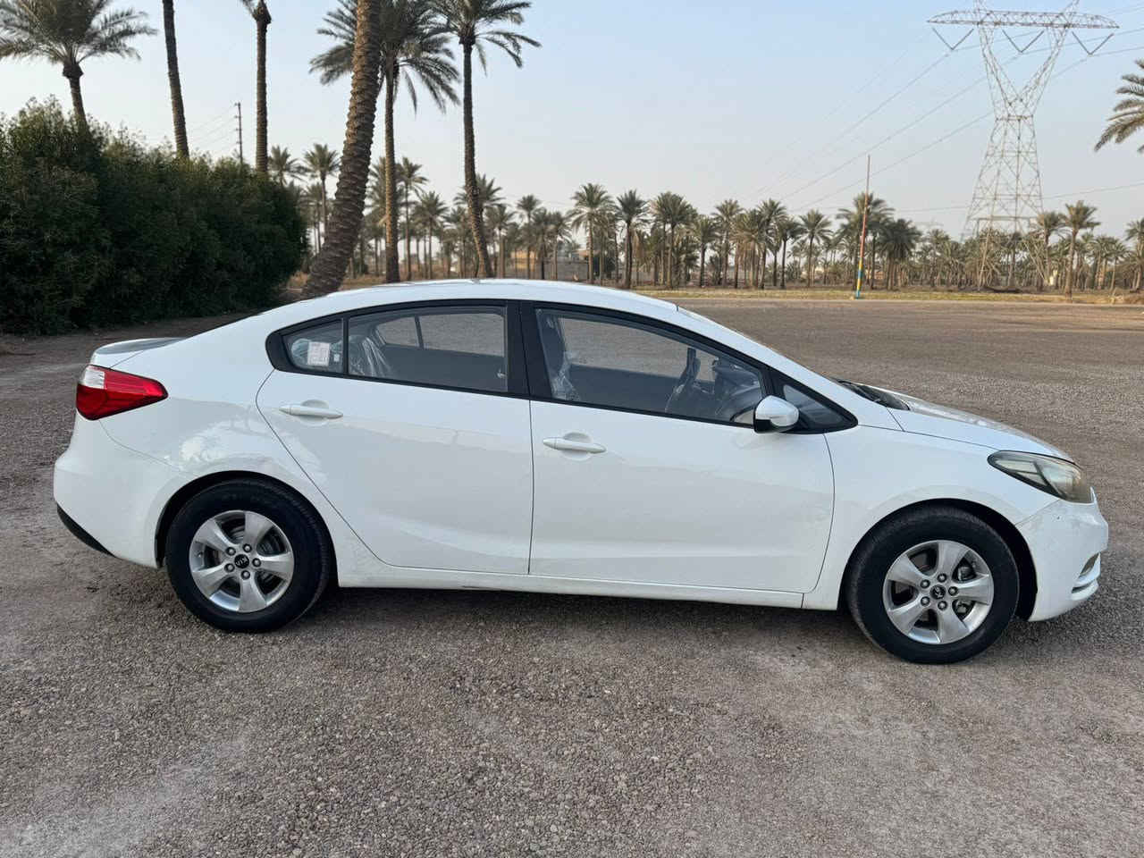 سلام عليكم كيا سيراتو خليجي 2014ابسمي بيه صبغ باب وربع غير متواجد على فيس بوك رقم *********** بيه وات ساب
