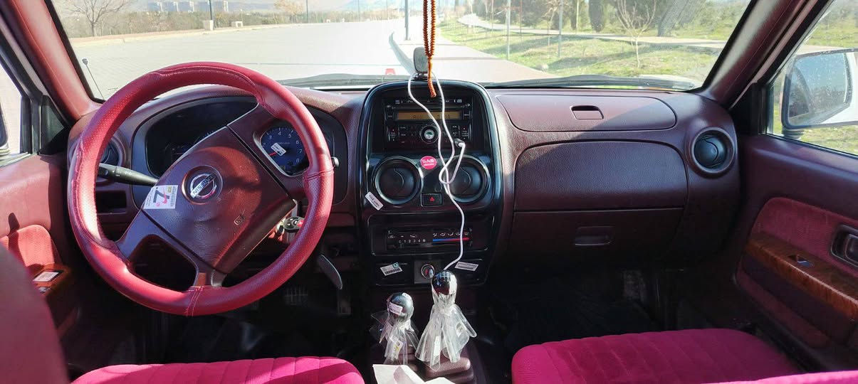 nissan   2014    نیسان   
***********
نمونە لە جوانیا 
122 هەزار هە قیقی رۆشتوە 
گیرو مەکینەی نەکراوەتەوە بەشەرت
گیرو مەکینەو ئەکسل و دەبل ئەکسلی بەشەرت
یەک دەرگای دوای سەکن بۆیاخە 
سنوی تازەیە هەتا 2029
زۆر تندو تۆڵ و بێ مسروفە ماڵی دۆستە 
 
***********
سلیمانی هەواری شار السليمانية, العراق
