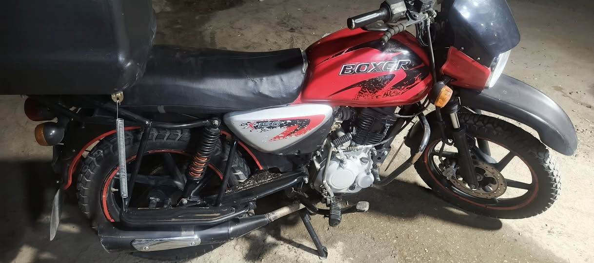 بوكسر للبيع مديل22 بدون اوراق
السعر850مكان بلديات حي التراث 
***********
