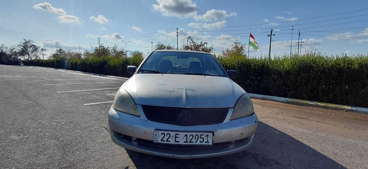 لانسەر مۆدێل 2007 ڕەنگی سلڤەر 3پارچەی هەیە  گێری تۆماتیکی شاشە ئایپات  سوکان پاوەر مەکینە بچوک مەکینەی سەرفی هەیە سبوغی کەمیک کاڵ بونەوەی هەیە   سحری 70 وەرەقە و مەجالێکی برایانە ***********ژ.م أربيل, العراق
