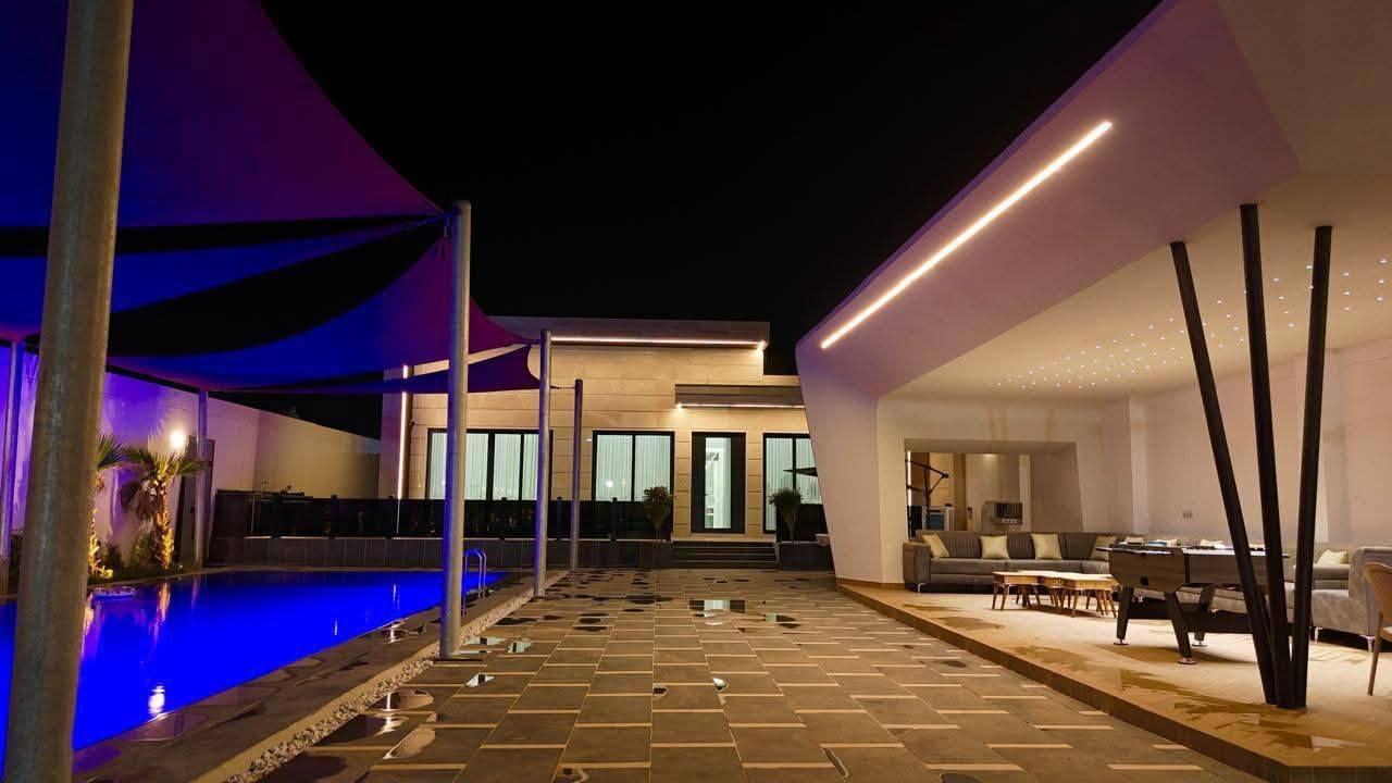 متوفرة مزرعه دار الخير متوفره ايام العيد 
مزرعة متكاملة VIP 💥 راقية جدا 

استمتع بلهدوء وراحة البال لاتفكر ولاتحتار 
يمنه كلشي تريدة موجود💪
يتوفر صالة كبيرة   😊
مع كراج (طرمة) امام الصالة 😇😇
حوض كبار  مع حوض اطفال مع جلسات على الماء  🤩

تحتوي على حديقه  💥🤩  

تحتوي على غرفه ومؤثثة بلكامل 
كهرباء 24h والمزرعة مكيفة بلكامل 😇
المزرعة لاينقصها شئ انشاء الله
 
ونعمل بنضام الشفتات والايام 🤗
مزرعة متكاملة من كل شيئ انشاء الله ويشرفونه عوائلنه الكرام  الاستفسار الاتصال على الرقم أو مراسله الواتساب ***********
