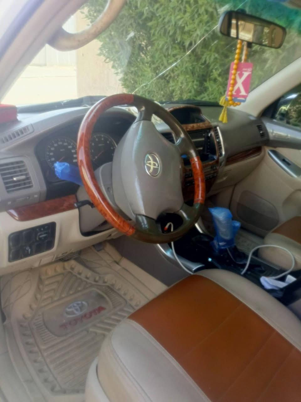 السلام عليكم
برادو موديل2008 كويتي اصلي 
 6اسلندر
كفاله عامه لاصبغ ولا بارد 
فول مواصفات فتحه سلايت رووف 
السياره جديده وجاهزه من كير ومحرك وحداديه وتبريد جاهزه 
رقم واسط تحويل بغداد 
السعر145وبيه مجال 
مكان السياره بغداد
رقم الهاتف ***********
