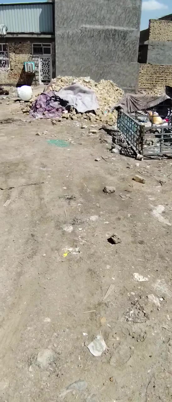 السلام عليكم دار دار مساحه 180 متر البناء كامل غرف وراء ماما سقوفات استقبال طارمه مثل ما موضح بالتصوير الشارع تبليط بالباب المكان ام حازم قريه الميثاق التواصل والاستفسار على هذا الرقم المكان اصلاح زراعي***********
