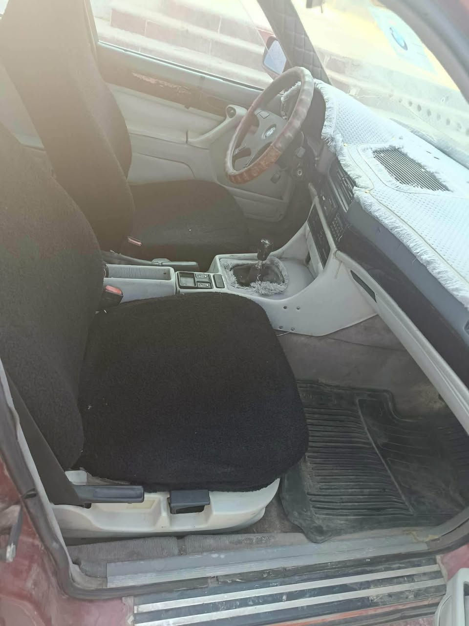 سلاوي خواتان ليي بيت ئةم سةيارة جوانة بؤ فرؤشتنة  مةكينة 528دةبل جيدي تالة 
گير و مةكينةي بةشةرتة مالي دؤستة مووس و براوة بةشةرتة  دوو جام كارةباية زؤر خاوين ماوةتةوة
سةيارةكة حلوجة مالي مةدةني بةشةرتة  
سحري 17وةرةقة و مةجاليكي برايانة 
شوين حاجياوا  ژ.م *********** رانية, السليمانية
