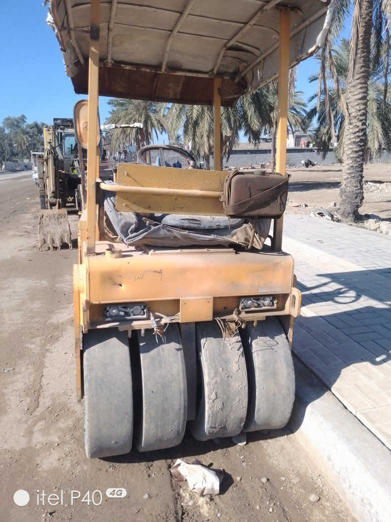 حادلة 5 طن للبيع شغالة بيها خيط بخار  موديل 2000 سعر 40$ بيها مجال مكان بغداد  ***********..***********
