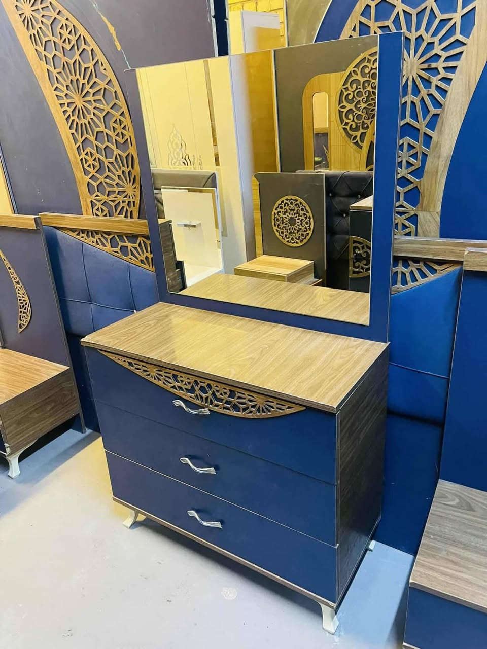 غرفه نوم تركي مرتبه 5 قطع بس يرادلهه تعديلات بصيطه سعرهه 300 و بيهه مجال تواصل عله رقم ***********
