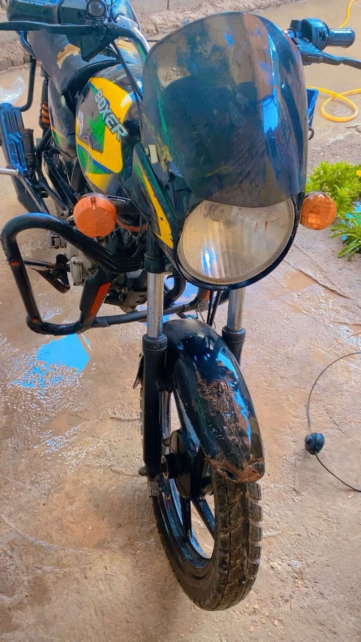 إسلام عليكم دراجه بوكسر للبيع موديل ٢٠٢١ كايمه رقم وسنويه  بس باسم راعيه بعده لان فلوس ماعندي احولهن متوازي ع بيته محتاج *********** عنوان بغداد ابو غريب
