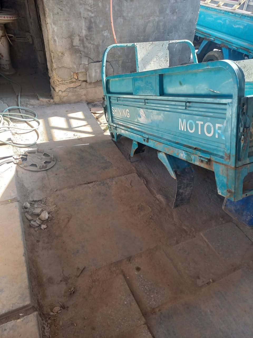 السلام عليكم بدي نظيف للبيع المكان حله السعر 225 هذا رقمي ***********
