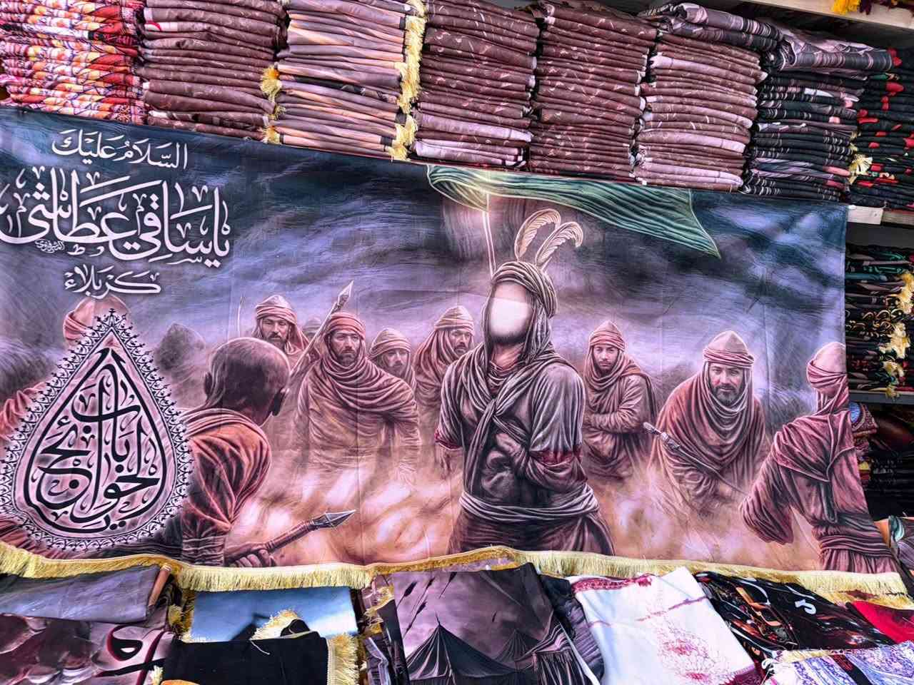 سلام عليكم ورحمة الله وبركاته توجد بوسترات حسينية جمله ومفر كل القياسات بانسب الأسعار العنوان حله حي النسيج مقابل معمل النسيج محل علاء أبو عبد الله رقم الهاتف واتساب ***********او***********
