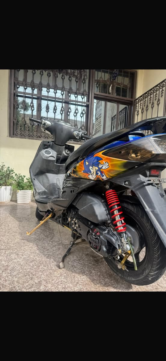 سلام عليكم 
سكنس فحل للبيع كابريتر رياضيه كوري 
بوشه 58 ونص 
النظافه كدامك 
السعر على الاتصال فقط ***********
الدراجه خير من الله جيمع هذا التزويد بلادي
