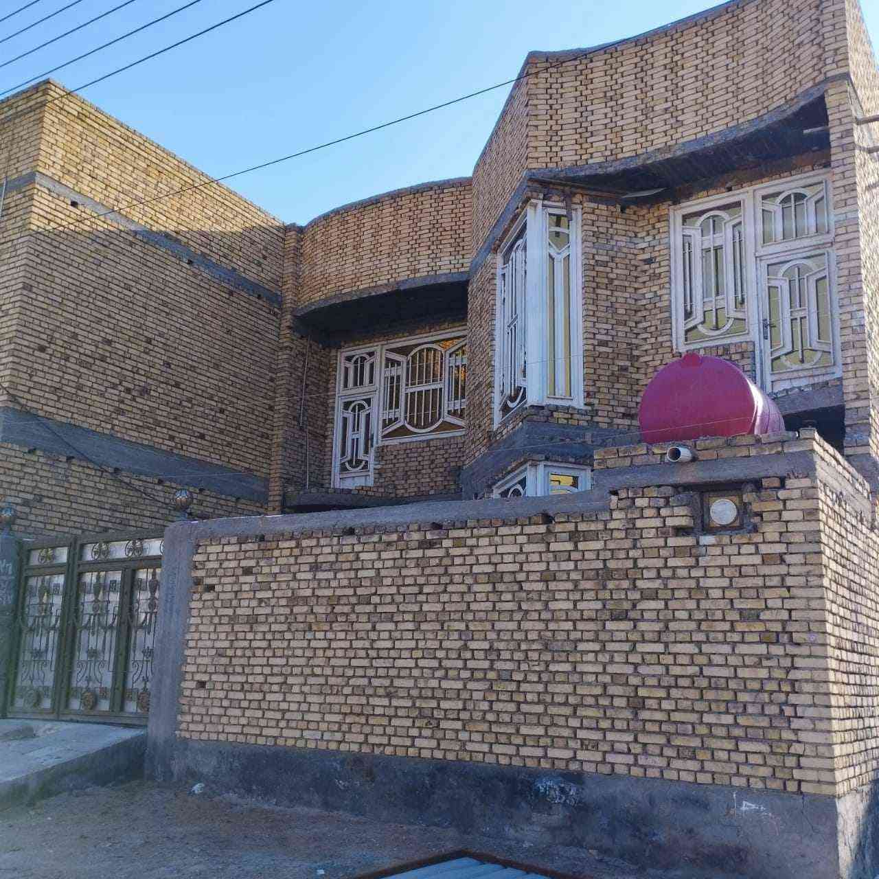 بيت للبيع طابقين طابو صرف  المساحة 200م/يتكون من 6 غرف كبار وصالتين ومناور 2 وإستقبال ومطبخ وصحيات 3 وگراج كبير  وايضاً فضله امام  البيت الناصرية الاسكان الصناعي على شارع عام الحولي آل بو فياض  الاتصال مع صاحب البيت واتساب ***********   موقع #تجاري

