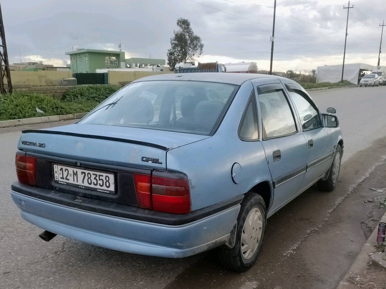 اوبل فكترا حجم 20..موديل 93..السياره بشرط..بوضعيه الشركه..ترايك للبصره. كلشي شغال تدفئه والكربائيات كلها بشرط وشغال .بشرط تحويل ..مكاني الشراي يتصل وبس مجال بسيط...الموصل جانب الايسر..