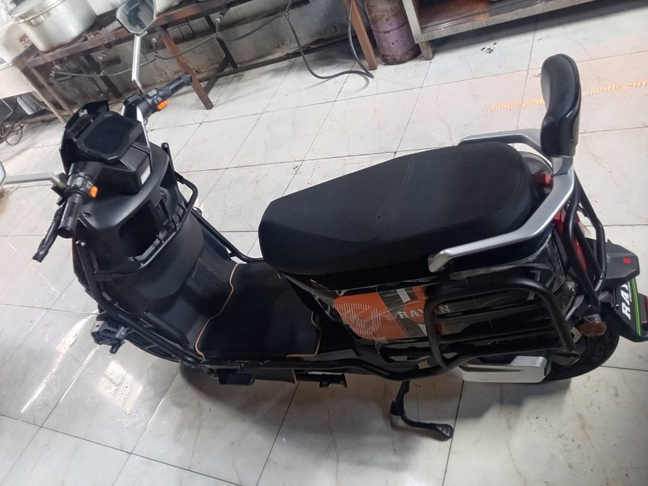 للبيع.. للبيع
دراجة ريان وحش الكون زيرو للبيع
مدرع من كل الاتجاهات 
6 باتري 
ملف 2000
تمشيك 90 كيلو بالشحنه
سرعته 80 حقيقي
نطام شحن تلقائي
نظام p
نظام R
نظام abs
نطام حماية
نظام بصمه
قاطع دورة
تربط على موبايل
تحتوي على شاحنه موبايل
الدراجه كامله شخط مابيه
سعر مليون قفل قفل قفل 
العنوان واسط الصويرة 
الشراي يتصل ***********
