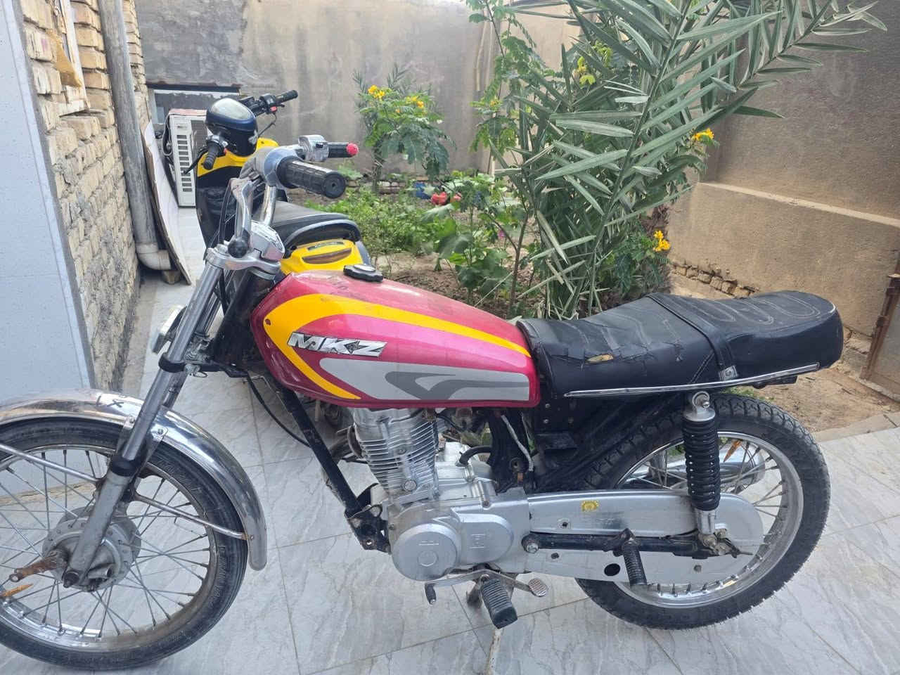 السلام عليكم نامه ٢٢ كلك مكفوله دراجه مفتوحه بس ولفات سبايدرها موجود باكستاني ثقيل  ٥٥٠ قفل هذا رقمي ***********0
