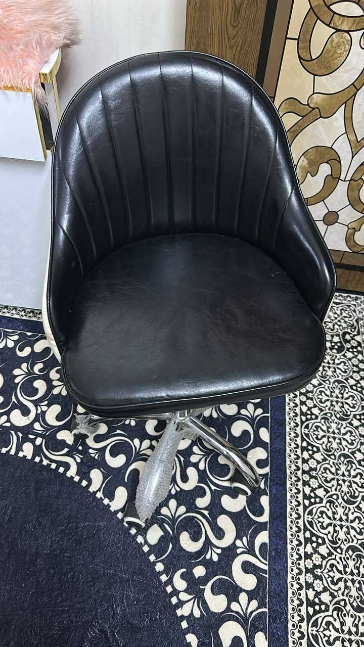 ميز لبيع مال اكرلك مال اضافر كامل جديد رقم بي وأسباب (***********)
