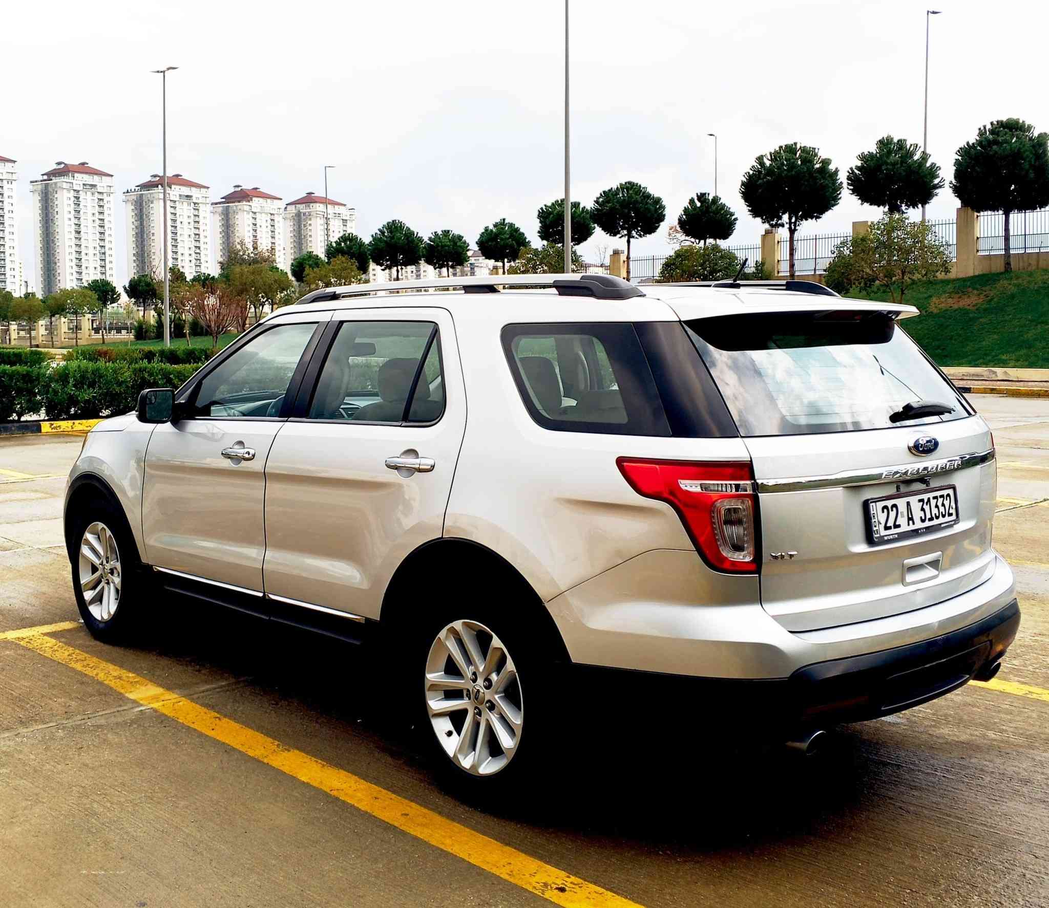 ‎Ford explorer 2011 niva
‎فورد ئیکسبلور 2011 شریکة نيڤا
‎محرک 6 سلندر  3.5 تاک اکسل 2  ویل
‎كشنات كهرباء 3 مقعد تبريد مركزى
‎داخل بیجی 7 راکب
‎ شغال و کامیرا و حاسه شاشە کبیر 
‎سقف بانوراما
‎باب صندوق كهرباى
‎بيدون صبغ بيها شويه بارد سنور موجود بالصور
‎ماشیە 120 الف 
‎رقم اربيل
‎رقم و سنويه جديد باسمی
‎مكان سليمانيه
‎سعر 139$
‎رقم موبايل ***********
