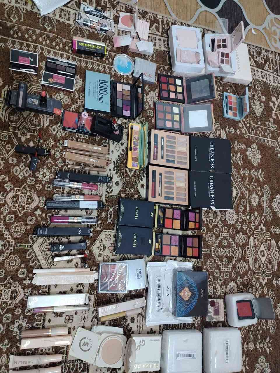 مكياج للبيع كله جديد شكلام اصلي ابو الفلينه وايتمات منوعه العدد ٦٠ قطعه ولشراي يتفضل خاص


**إذا كنت صاحب هذا الإعلان وتريد حذفه لأي سبب، رجاءا أرسل رسالة إلى الدعم الفني**