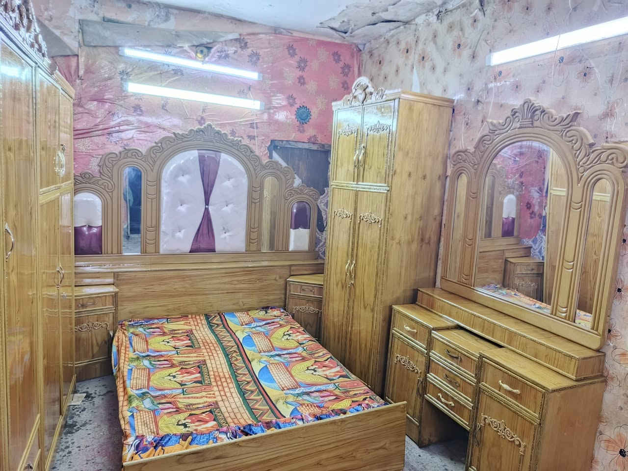 غرفه اخشاب خمس ابواب ملحق للبيع السعر 650صاج الزاويه كنتوريه موديل حديث العنوان بغداد وكو توصيل انتصال ***********متواجد وتساب
