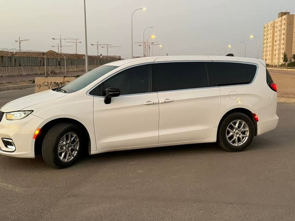 سعر مناسب وماشيه قليل حالها حال زيرو 

كرايسلر باسفيكا فيوجر لون  ابيض موديل ٢٠٢٤ مرقم بغداد كامل

وارد امريكي  صبغ بنيد فقط بدون تبديل والسونار موجود ضمن الصور 

الرقم بغداد خصوصي

ماشيه :15 ميل

المواصفات 

▪️ محرك 6 سلندر 3600

▪️لايتات زينون عالي وناصي مع حاجب LED مع كشافات دعامية زينون

▪️ حساسات خلفي 

▪️ حساسات الاجتياز الجانبية 

▪️ كشافات دعامية اصل 

▪️ بصمة باب وبصمة تشغيل وتشغيل عن بعد 

▪️كشن ذاكرة (خزن ميموري) لكرسي السائق

▪️ طقم ويل حجم 18 مع طقم تاير بحالة ممتازة 

▪️ كاميرا خلفية دوارة مع الستيرن 

▪️ باب جنطة كهربائي شفط 

▪️ ابواب جانبية كهربائية مع بردات اصلية 

▪️ غرفة السيارة مخمل

▪️ تحكم كهربائي متكامل لمقاعد المقدمة 

▪️ شاشة دشبول كبيرة لمجموعة من الايعازات 

▪️ السيارة 7 راكب مع 3 قطع تبريد 

السعر 250 وبيها مجال بسيط

مكان السيارة كربلاء

 واتساب + اتصال 

***********

***********
