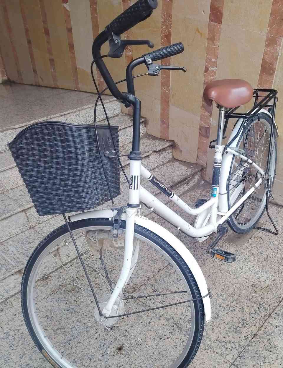 السلام عليكم

للبيع بايسكل

حجم 26

نظيف بنسبة 90 %

السعر 85 وبي مجال حك الجية

المكان تكريت شارع الاربعين


**إذا كنت صاحب هذا الإعلان وتريد حذفه لأي سبب، رجاءا أرسل رسالة إلى الدعم الفني**