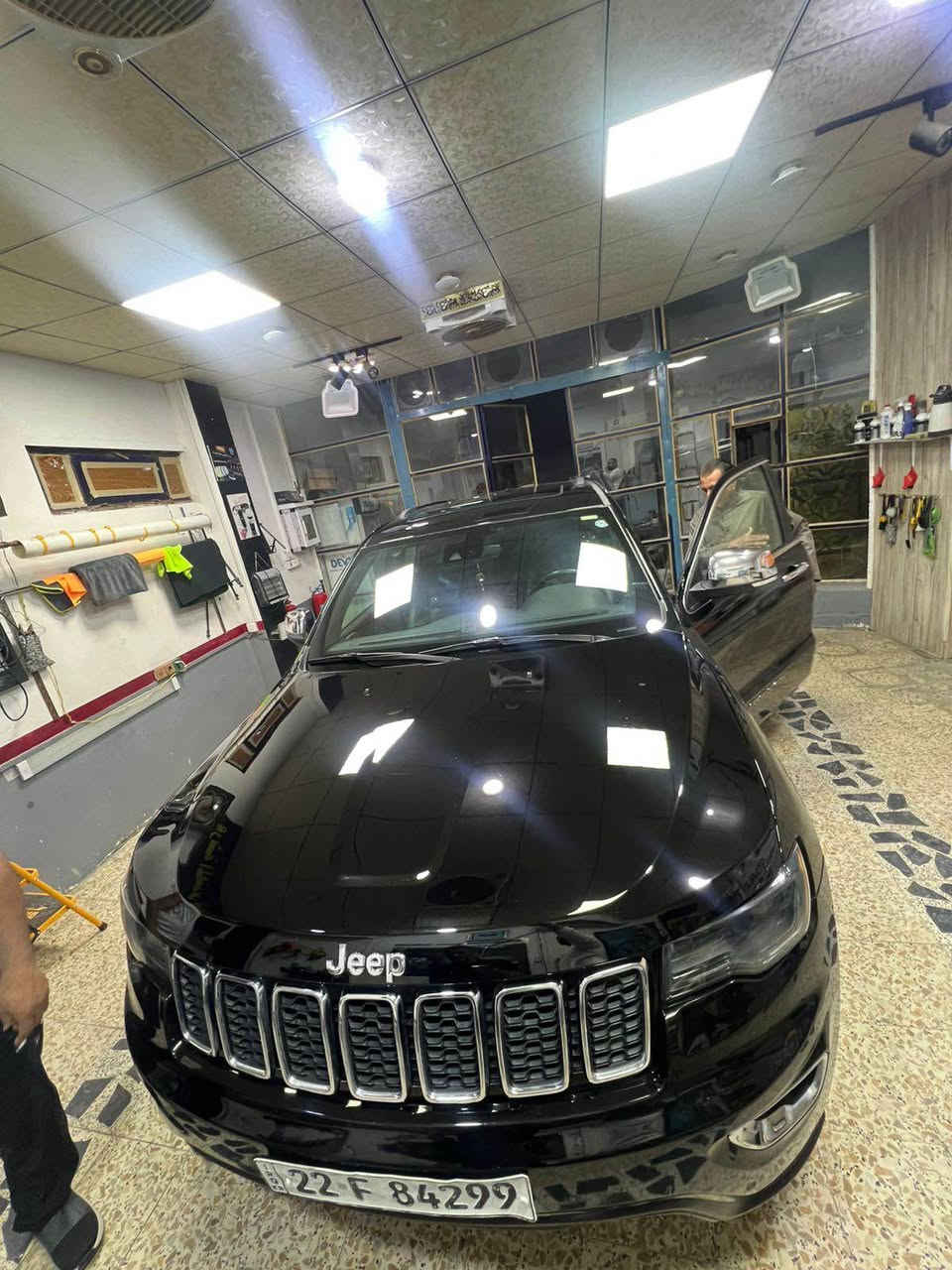 السلام عليكم 🫡 
جيب 2021 لمتدد فول الفول شنو ابالك بيهه رادرارات صقف بنوراما كشنات جلد شاشه جبيره  تحديد مسار السياره جديده ب معنه الكلمه  رقم اربيل ماشيه61 ميل 
الحادث كلش حلو دعاميه خلفيه مبدله فقط اصليه نفس الون  اخوان السعر 275 ومجالهه بسيط لشراي ونا ب خدمه 
         *********** البصرة, العراق
