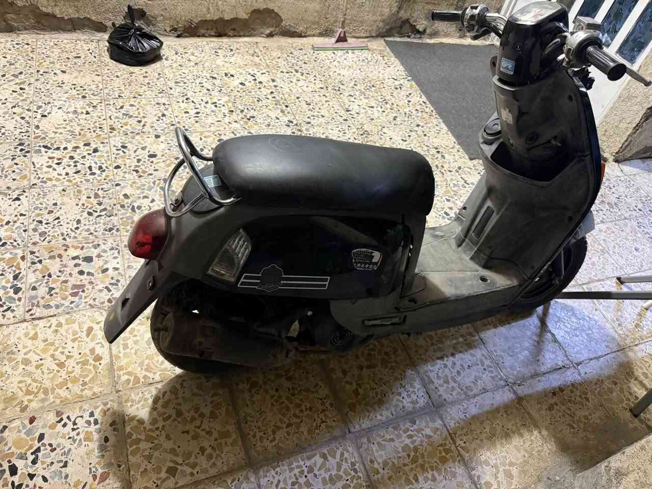 السلام عليكم
دراجة بوليس ١٢٠ دراجة نضيفه وحلوه مكينتها مال طرك شلعه ومعدل وصوتها ناعم الدراجة هندر واحد تشتغل نضيفه صارلي ٦ اشهر من اخذتها نقصها فقط سلف تجيبلها سلف ب١٥ الف وتشده 
باتري جديد تايرات جدد 
السعر ٤٢٥ وبيها مجال دراجة تترحملي عليها ومتوكفك بمكان 
بغداد الامين الثانيه
***********
