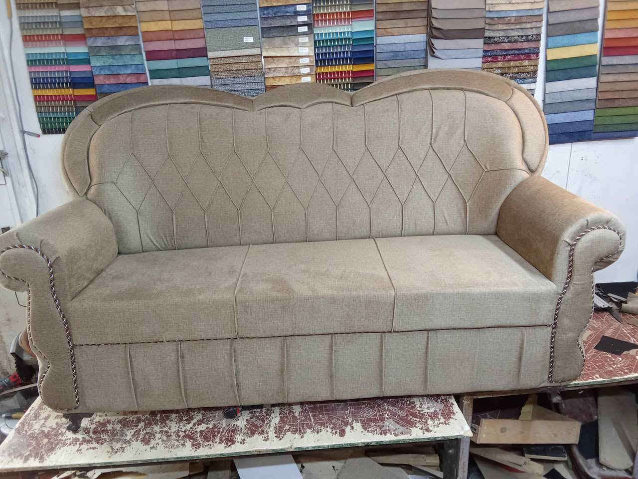 السلام عليكم
تعلن دوشمة ونجارة السجاد 
لنجارة و دوشمة اتخامة وديوان جديد ومستعمل جميع الموديلات واحدث الديكورات حسب الطلب .. العنوان بابل المسيب شارع سدة القديم قرب مفروشات الربيعي مجاور أبو حيدر للعقار للاستفسار اتصل على الرقم  *********** واتساب
