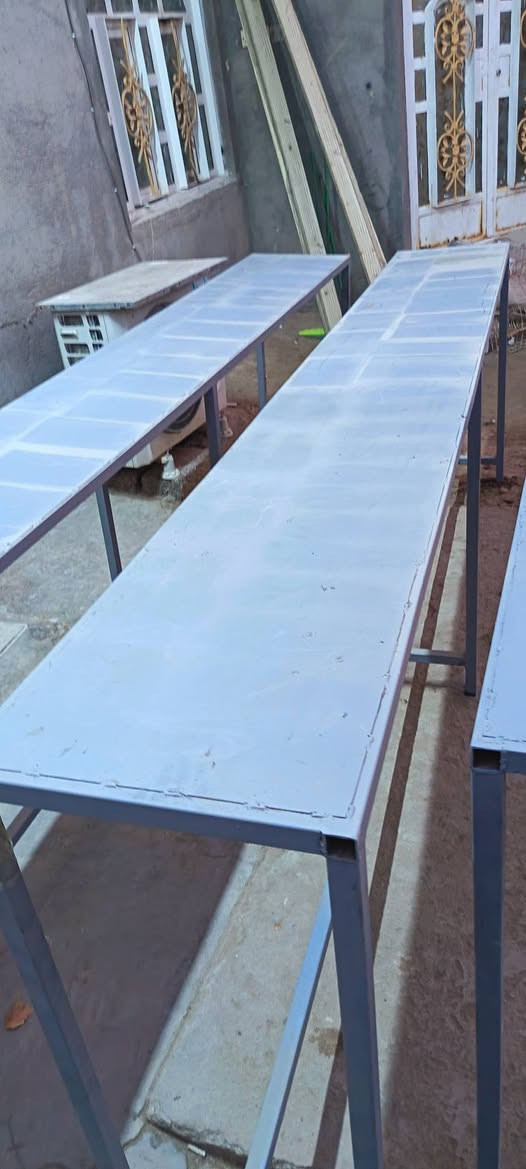 ميز حديد للبيع العدد ٣ الطول ٣متر العرض نص متر الأرتفاع ١ متر العنوان بصره شط العرب الفيحاء هاتف ***********
