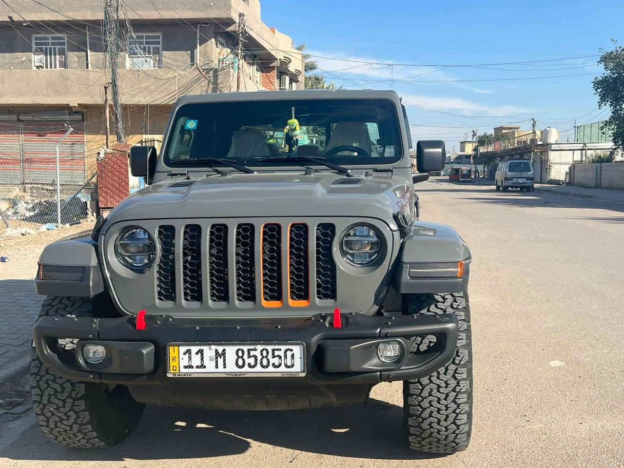 السلام عليكم ورحمة 
جيب بيكم سمنتي كلاديتور
موديل 2020
خليجي ع وضع شركة
ماشيه 90
تشغيل عن بعد 
فول موصفات
مكان سيارة بغداد المحمودية 
تصل واتساب ***********
***********
