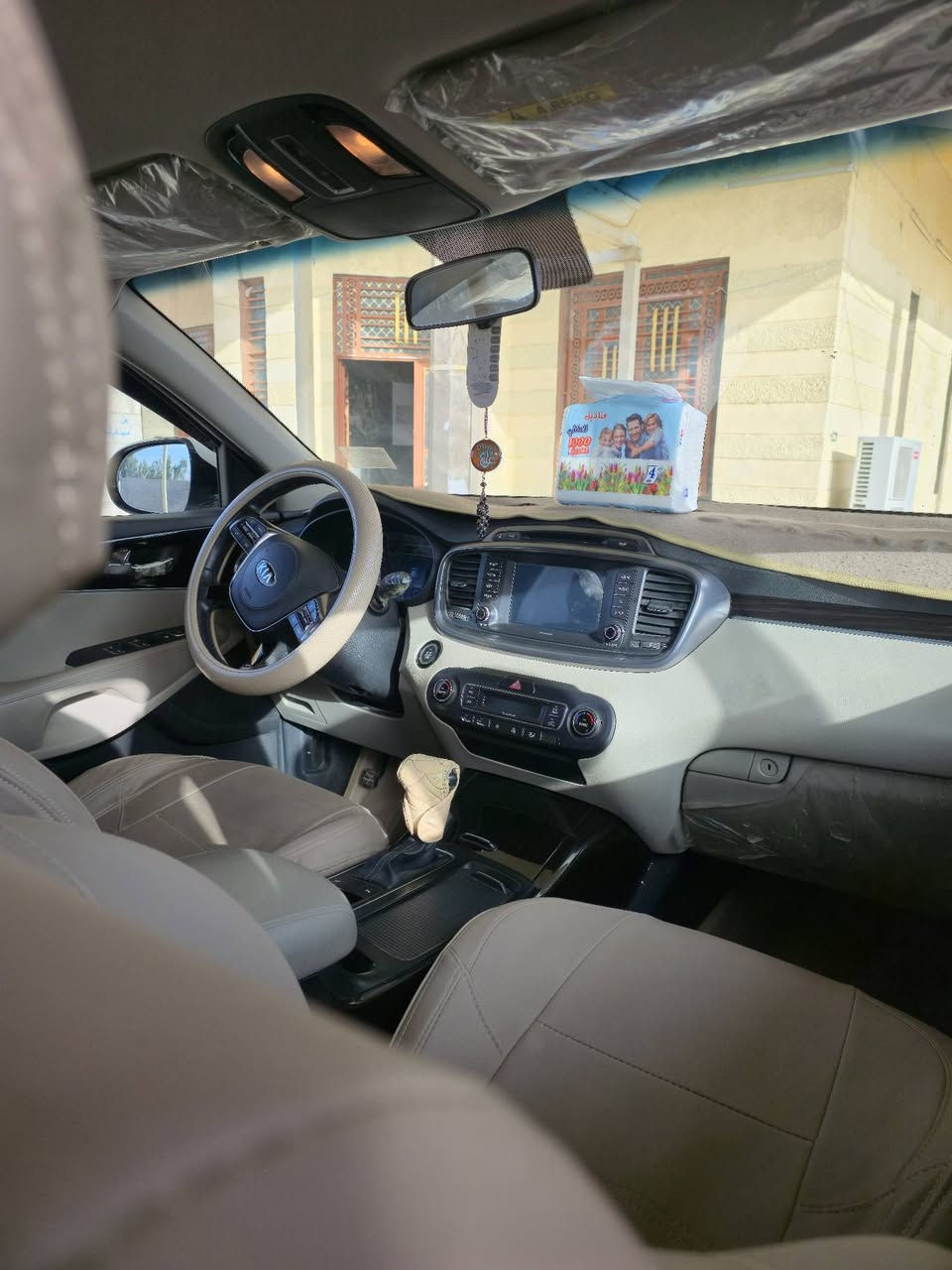 السلام عليكم
سورنتو ٢٠١٩ خليجي 
السيارة مكفولة كفالة عامة 
رقم واسط بأسمي 
فول مواصفات عدا البانوراما 
محرك ٦ سلندر ٣٥٠٠ 
٧ راكب 
تخم تاير جديد 
تبريد ٣ قطع 
بردات خلفية 
مفروشة جلد 
مري شفط مع الترحيب
مقاعد كهربائية 
بصمة تشغيل + بصمة ابواب + جنطة كهربائية
حساسات أمامية وخلفية
ماشية ٧١ الف 
السيارة على وضع الشركة 
شاشه كبيرة 
مع المواصفات الاخرى المعروفة 
السيارة جديدة بمعنى الكلمة وعلى أيدي .

مكان السيارة / واسط ، مركز الكوت 
للتواصل / *********** 

السعر / ٢٦٥
