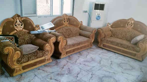 تخم قنفات رئاسي للبيع مع سيت طبلات  السعر ٢٥٠ يوجد توصيل بكروة   المكان الطارمية ***********
