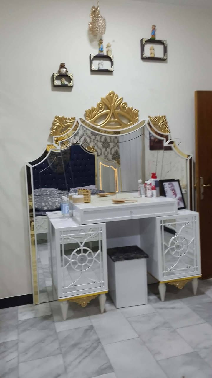 للبيع غرفة تركية سعر 800 المكان بغداد حي الحسين ***********
