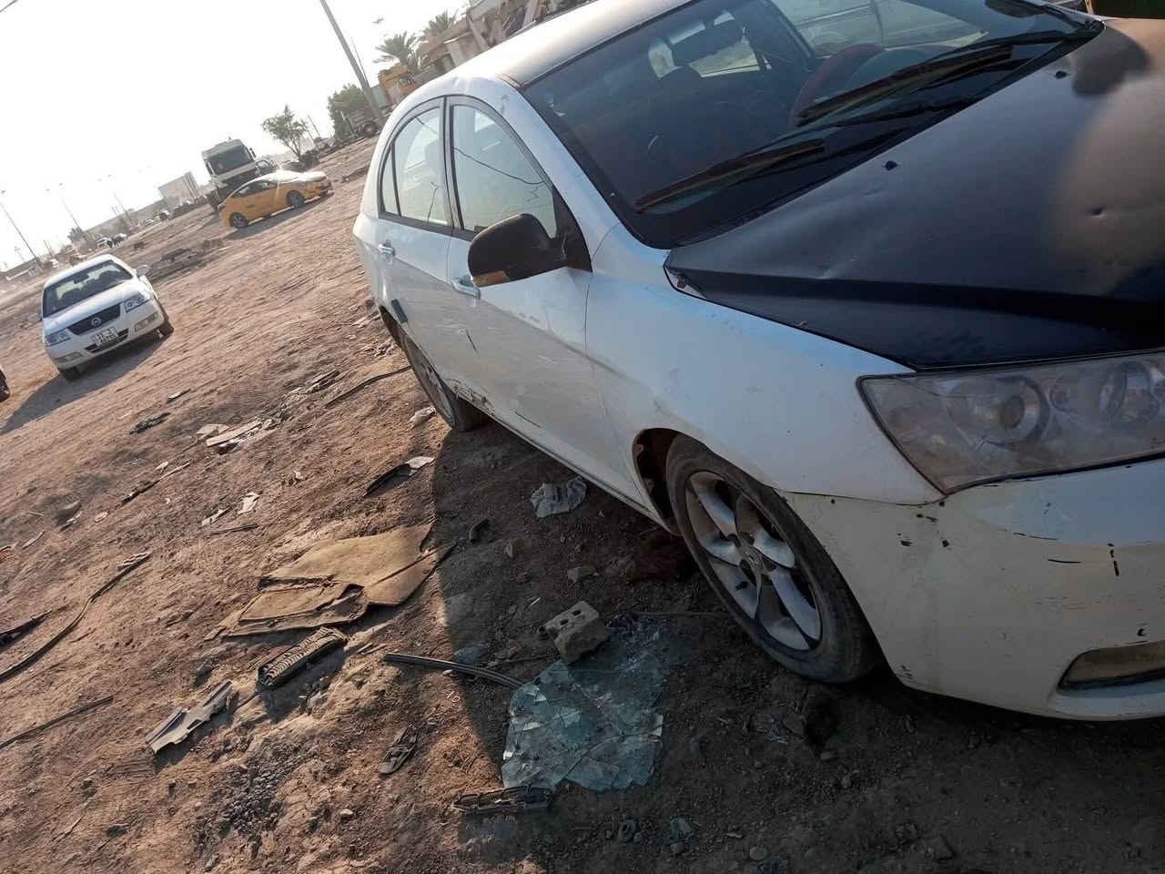 السلام عليكم سيارة ام كراند للبيع مكينه بحاله جيده والكير بيه خربطه بالكهرباء تبريد ثلج رقم بغداد  انكليزي صاحبها موجود العنوان ابوغريب رقم الموبايل***********
