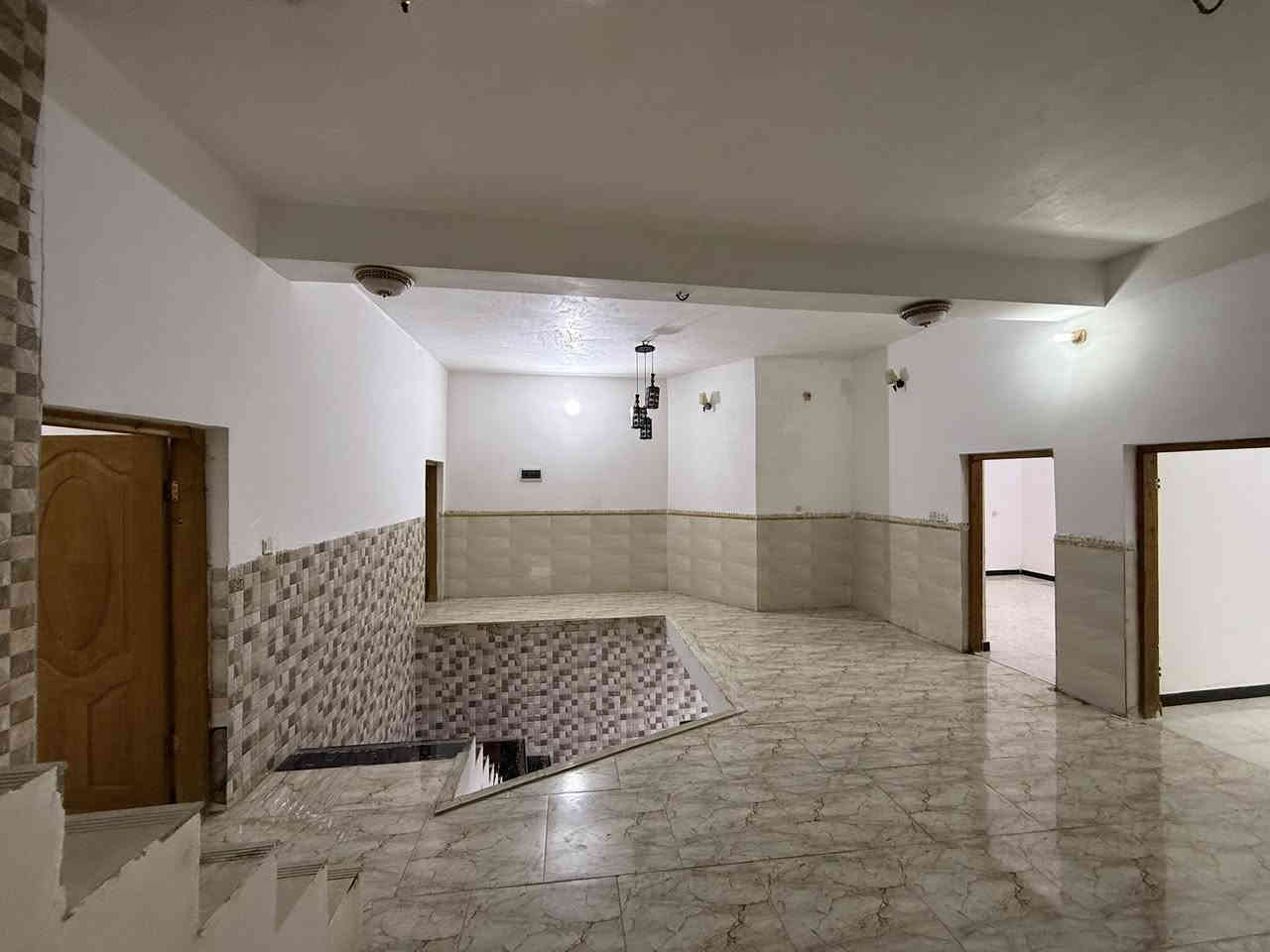 🏠بيت للبيع

📍حي الصادق شارع العوادين 

📐مساحه ٣٠٠م

🕍الطابق الاول :٢ غرف استقبال صاله مطبخ صحيات ٢ منور٢  طارمه حديقه 

🏯الطابق الثاني : ٤ غرف صاله 

(الشراع للعقار)

***********
