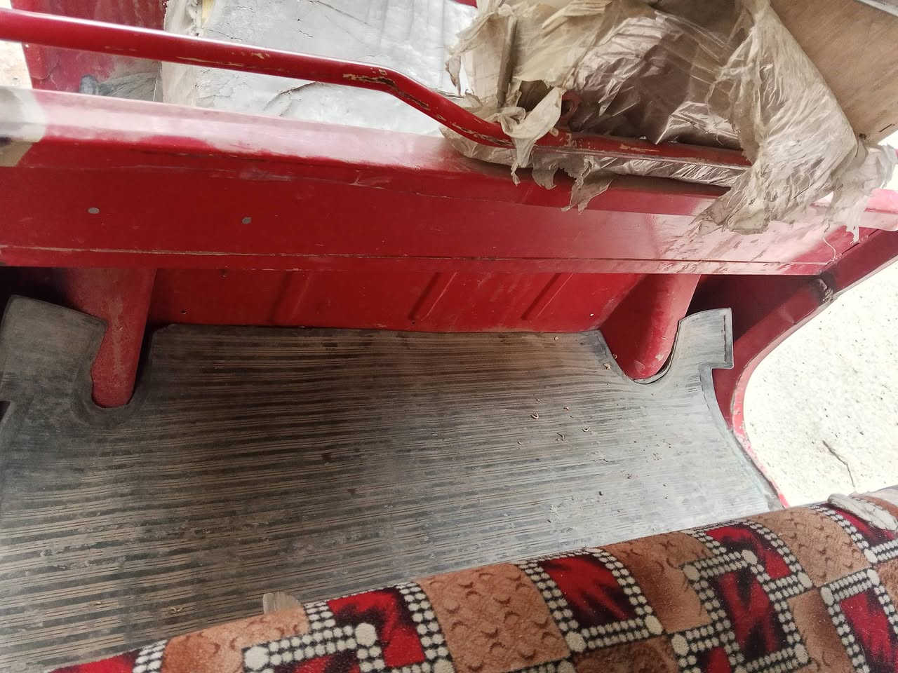 السلام عليكم تكتك بدي زيل شبيه بالباجاج موديلها2018. لكن مكينة باجاج موديل2020 ( الاقباقة مال مكينة موجودات وشديتهن). العنوان بغداد الخطيب اوراق كاملة رايدها1750 وبيها مجال رقم ***********
