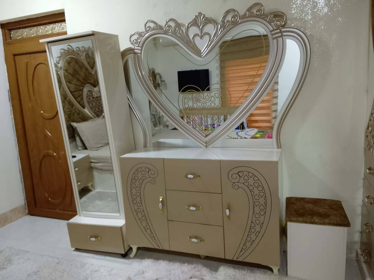 غرفة نوم للبيع نظيفة حيل
مكانها حي النهضة قرب حي التحرير
للاستفسار اكثر المراسلة عالخاص


**إذا كنت صاحب هذا الإعلان وتريد حذفه لأي سبب، رجاءا أرسل رسالة إلى الدعم الفني**