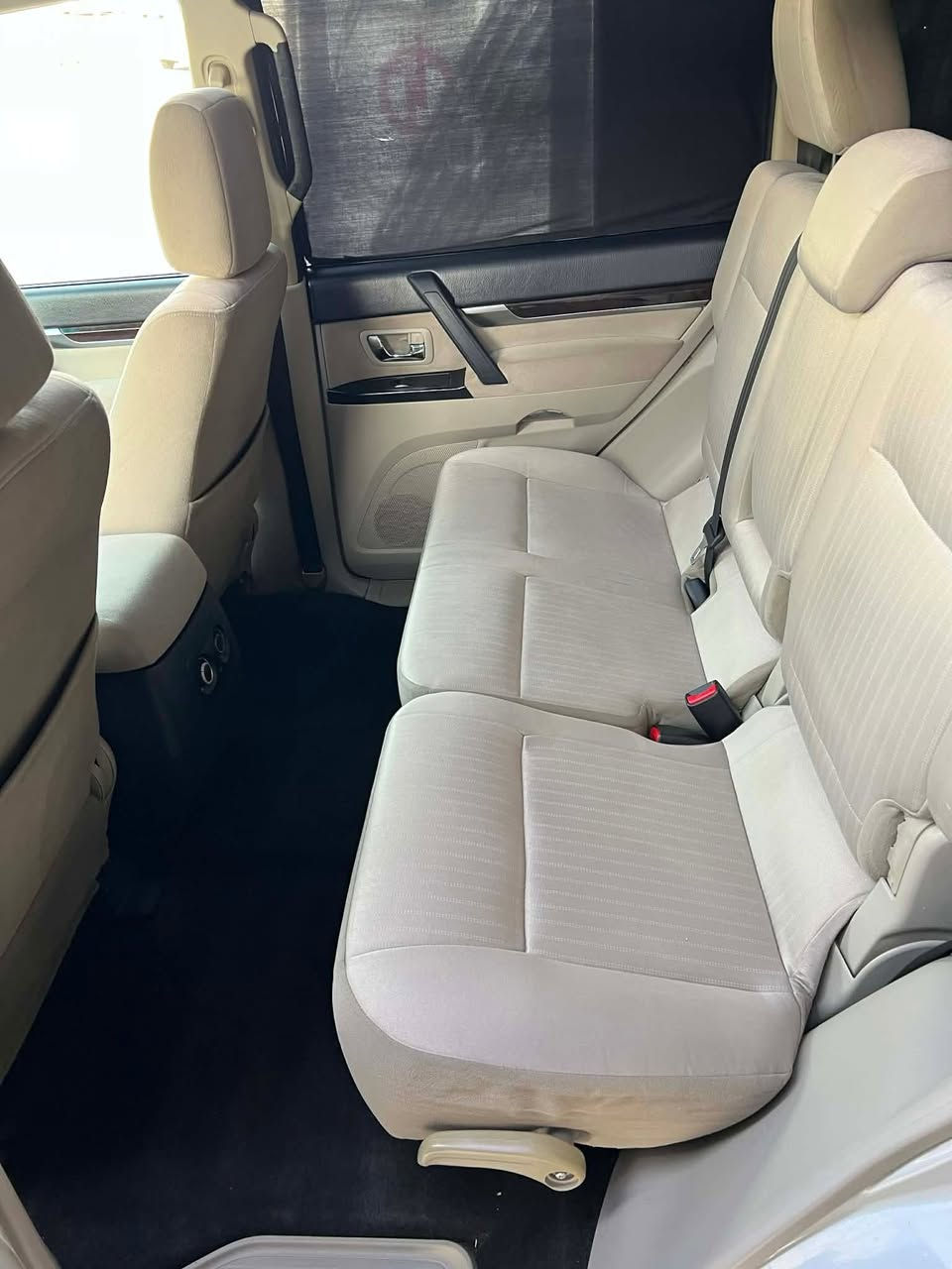 باجيڕۆ بۆ فرشتن 2012 
فول مواسەفات 
سەیارەکه لۆکه لە سفریوە یەک دەسته 
مەکینەی 3500
هەموو گیانی لۆک و بە شەرت 
بێ بۆیاخه یەک پەڵەی بجوکی بیوەیه شایەنی باس نییه 
***********
