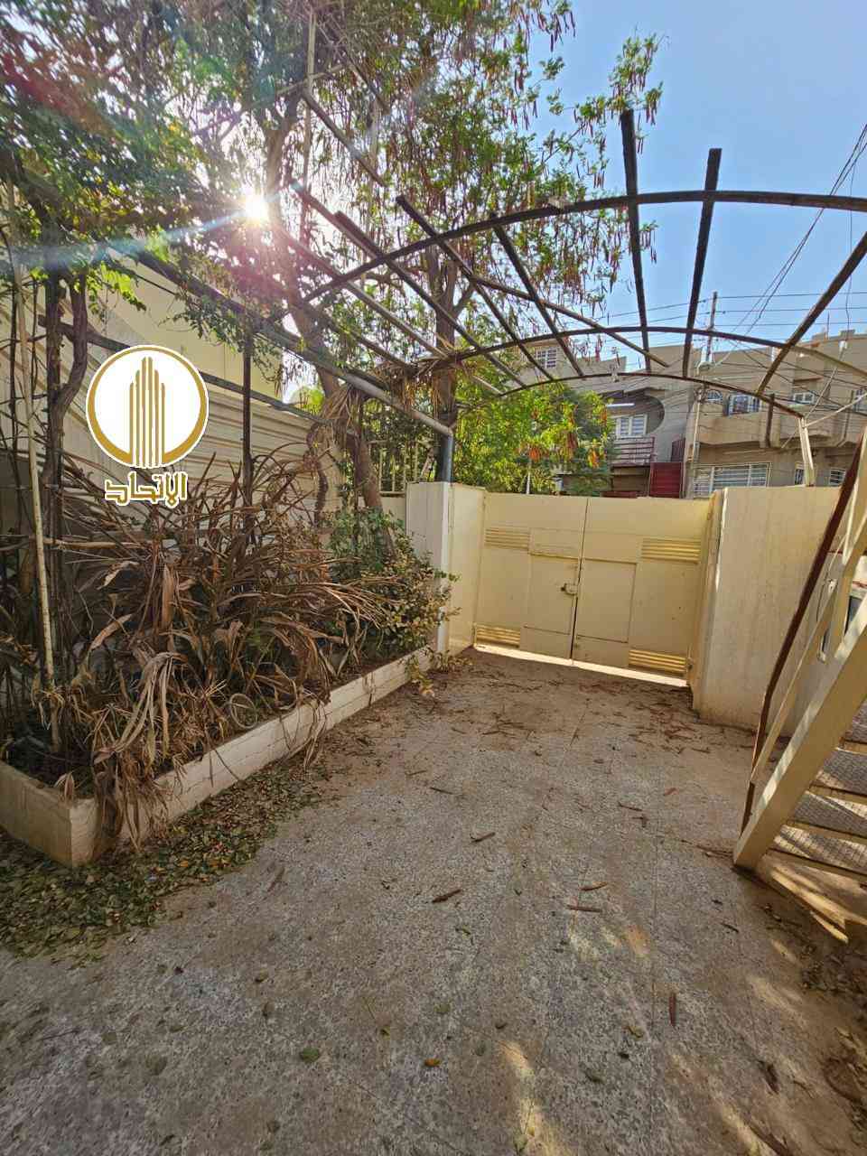 #مكتب_الاتحاد_للعقار   
 🏛⭐️دار للبيـــــــــع ⭐️حي الجامعة خلف معهد قطوف⭐️🏛
⬅️️ مساحـة 200متر  (يصلح للإستثمار)

⬅️️الابعاد 10متر ❌️ 20متر 🔥بسعر مناسب🔥

⬅️ الإتجاه غروب 

⬅️قريب من سايدين الجامعة 

⬅️طابقين معزولين ٤غرف 

⬅️سند طابو شرط التحويل تحويل او قرار التمليك 

⬅️صالح للسكن او للإستثمار بحساب الارض 

لمعرفة السعر انضم لقناة التلكرام 
https://t.me/etihad0

تفاصيل اكثر يرجى مراجعة المكتب
_____________________________ 
         مكتب الاتحـــاد للعقار 
الفرع الاول : شارع المصارف الرئيسي 
الفرع الثاني: الصديق بداية سايدين البحرين 
           *********** 
                      🏛
           ***********
