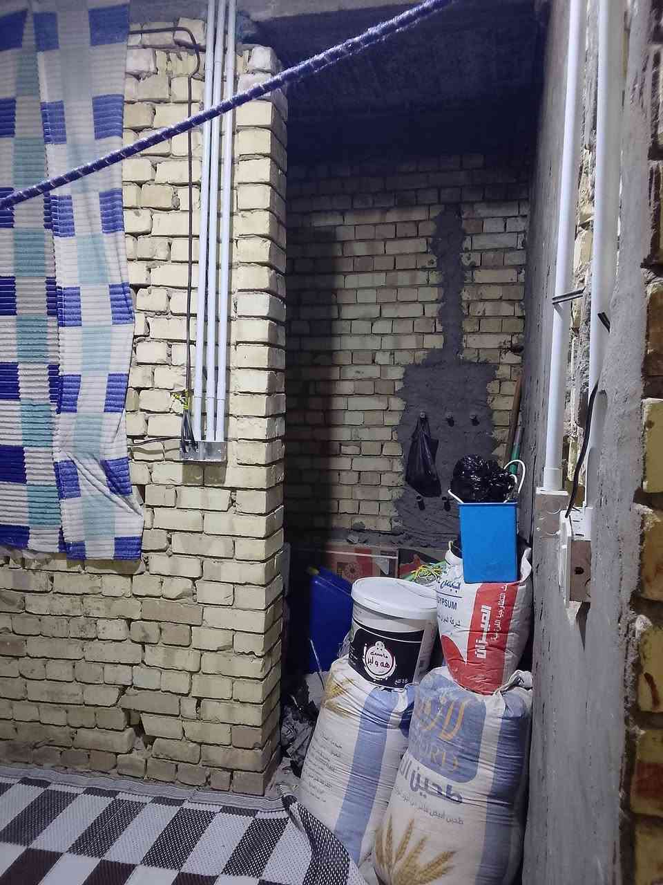 السلام عليكم بيت مساحه ٥٠متر واقع حال ٦١متر طابقين طابق الاول كامل من كلش والطابق ثاني عايزه بس بياض سند ٢٥اوصوالي والساس رفت تواصل على هذه رقم واتساب *********** ورقم ثاني تواصل عل رقم ***********
