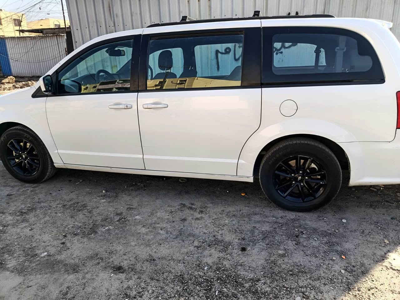 السلام عليكم دوج كرفان للبيع المستعجل سياره كامله مابيهه اي نقص الضرر جاملغات امامية سرقة سرقة 
ونضربت هناا بالعراق الباب عكس السايق والبنيد بي شويه صبغ سونارها موجود السياره خير من الله كير مكينه تبريد مكفول الشراي يدخل عليهه والبي مجاال تشلع عيوني السعر 168 للأستفسار الاتصال ع الرقم *********** بغداد, العراق
