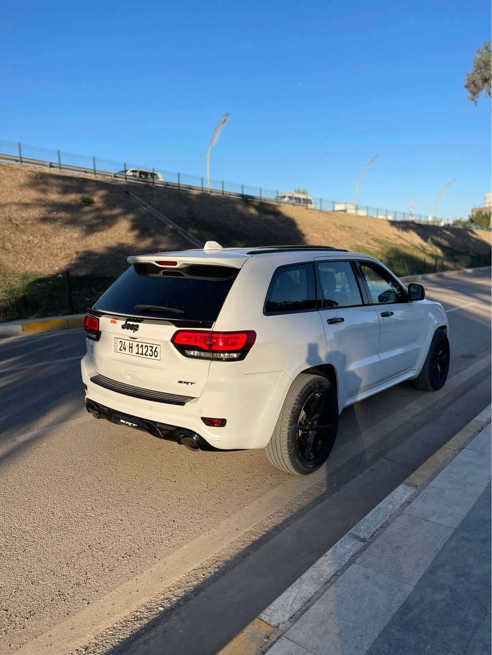 السلام عليكم / من رخصت الادمن المحترم 

جيب SRT موديل 15 اصل 
لون ابيض رقم دهوك السيارة كلش حلوا 
داخله كلين وبيها قطعتين صبغ هنا بدون دواخل  
السيارة وارد امركي 

السعر 223 

☎️*********** بعقوبة, ديالى
